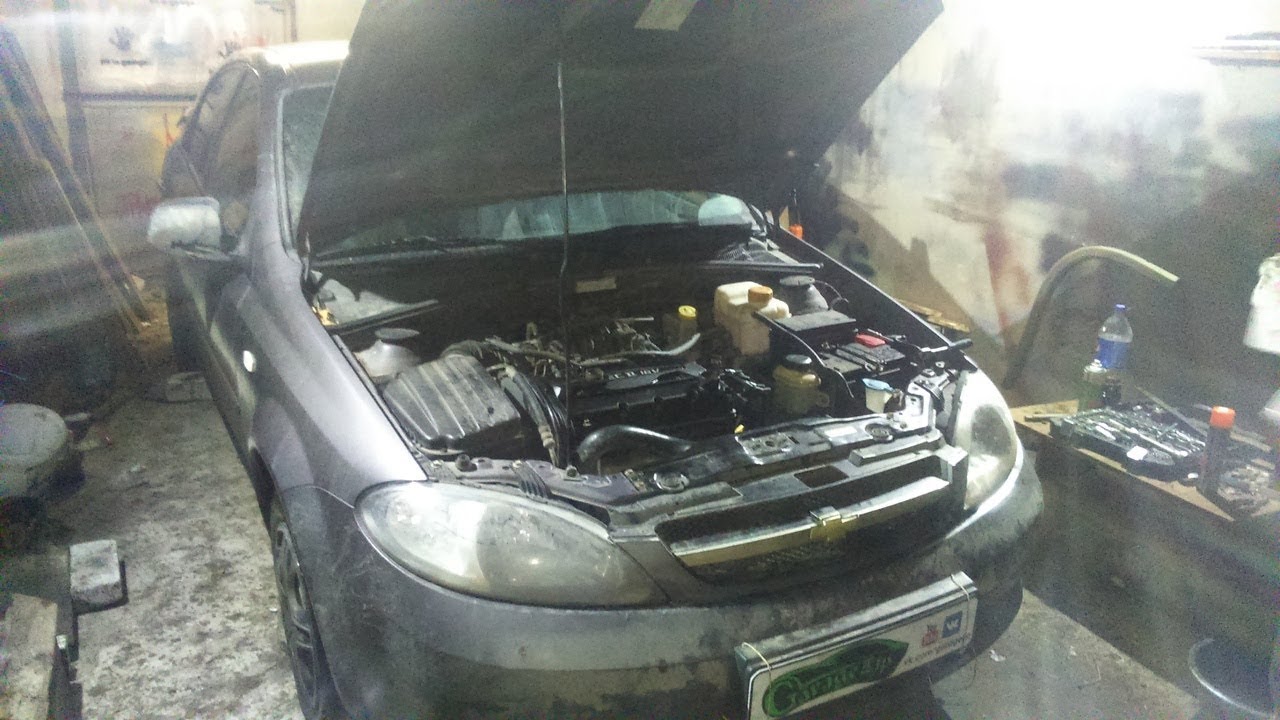 Масло в свечных колодцах на Chevrolet Lacetti