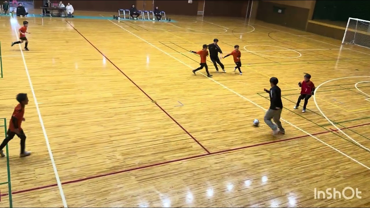 フットサルフェス六ヶ所　お兄さん達とフレンドリー