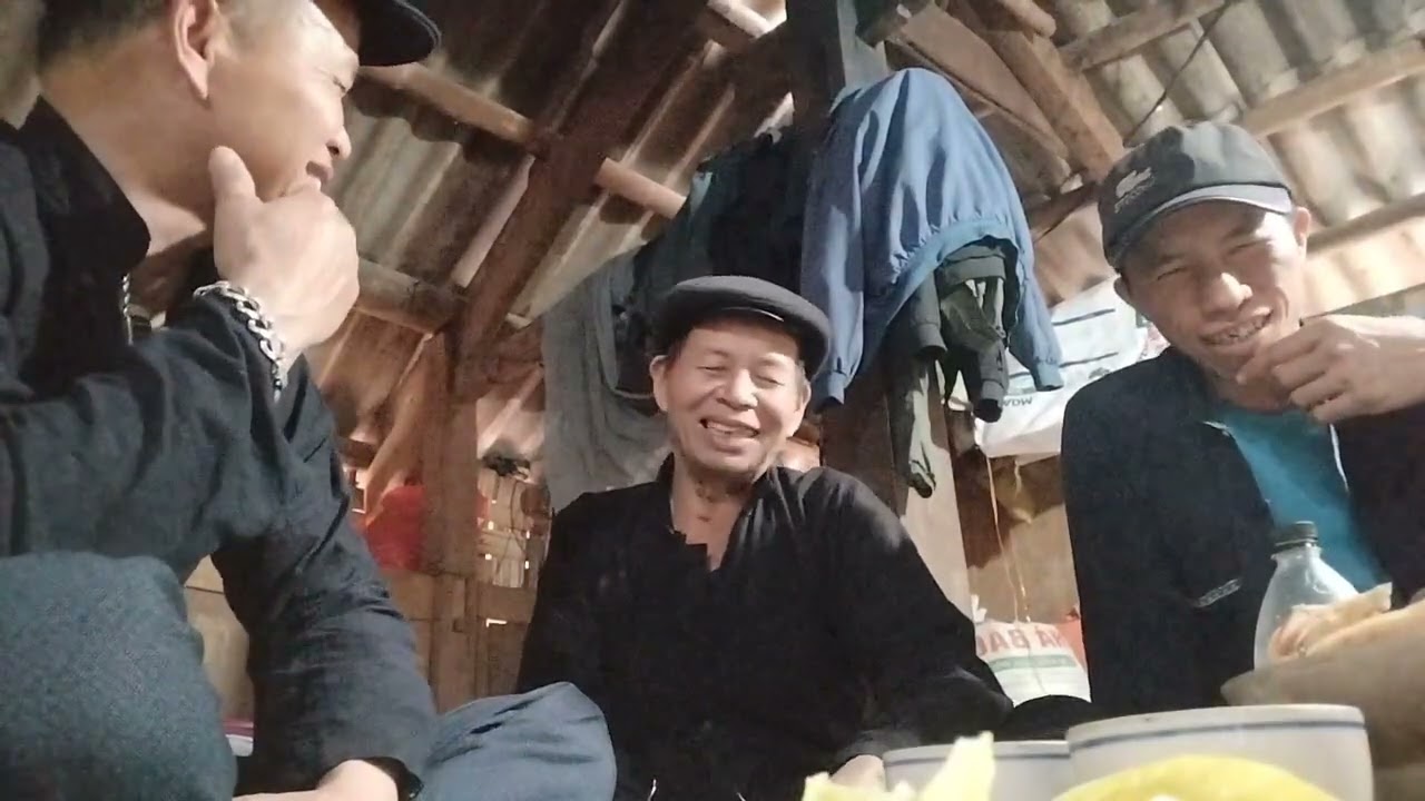 Hát nùng giao lưu qua điện thoại với gái chiến phố 