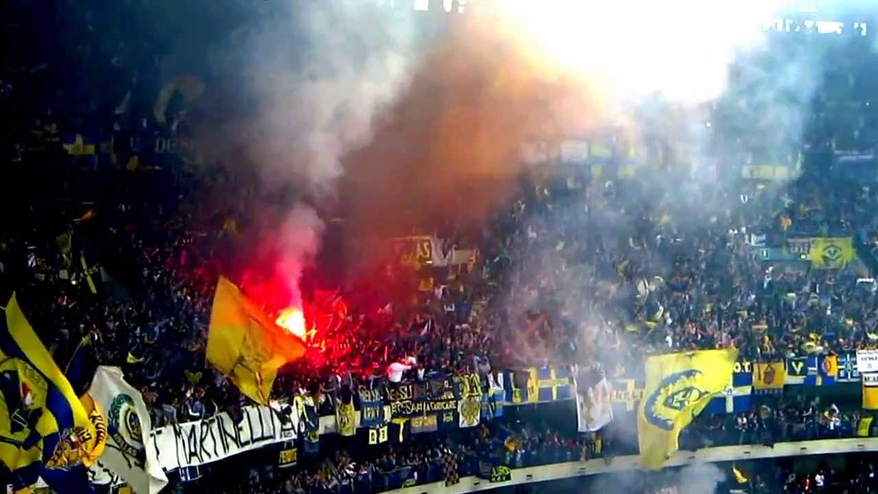 Verona - Empoli, 18/5/13. Ultras Hellas in curva sud festeggiano promozione serie A