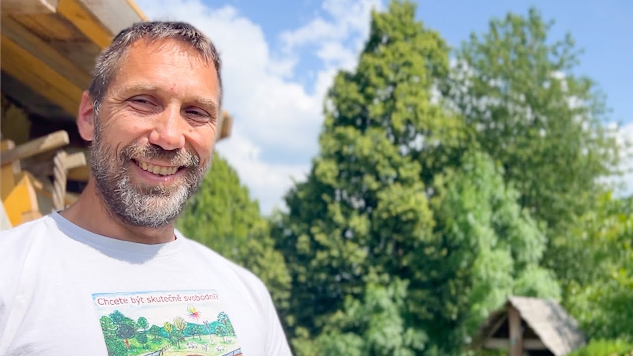 HOVORY ZE ZEMĚ - Stavím soběstačné domy do půl milionu - Petr Skořepa
