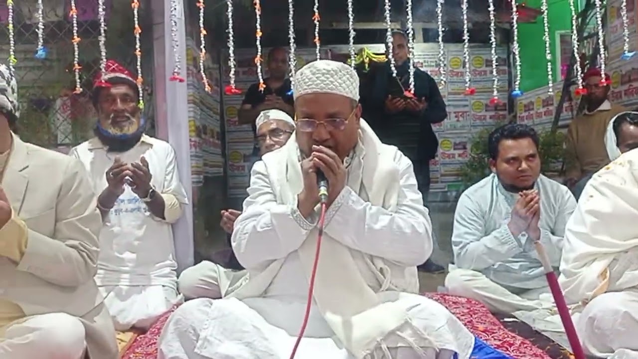 ১০৭ তম বার্ষিক ওরশ শরীফ এর মিলাদ শেষে মোনাজাত, পরিচালনা করেন আলহাজ্ব মঞ্জিল মোর্শেদ 