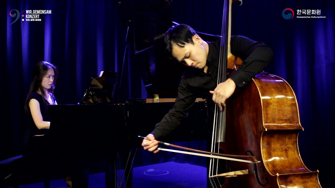 2021 &bdquo;Wir_Gemeinsam Konzert&ldquo; Kontrabassist Theo-Jeongwook Lee 