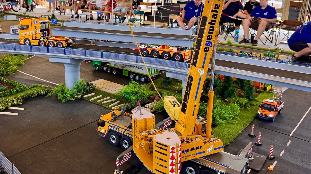 MEGA RC LASTBILSKRAN Liebherr bygger en l&aring;ng bro! Modellutst&auml;llning Ostrava