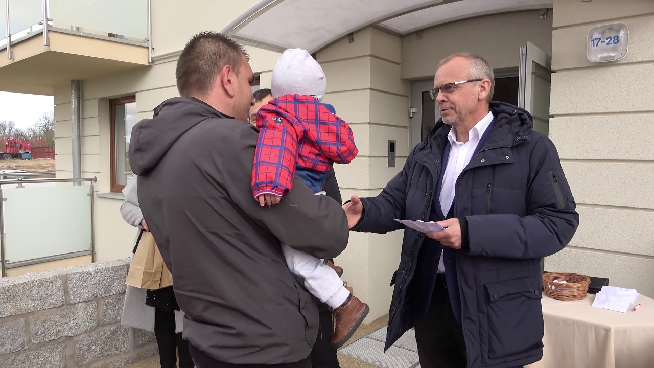 Mieszkańcy Karlina otrzymali klucze do nowych mieszkań, jeszcze przed świętami