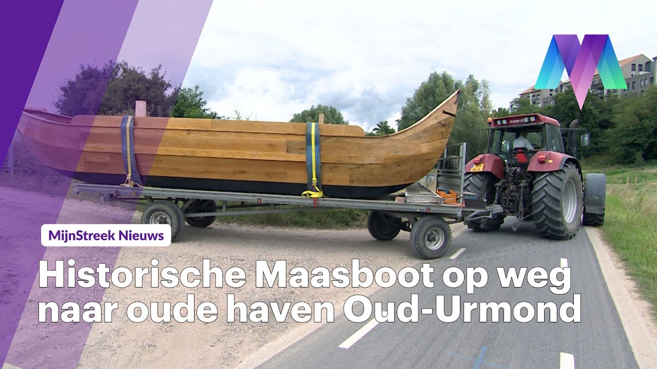 Historische Maasboot op weg naar oude haven Oud Urmond