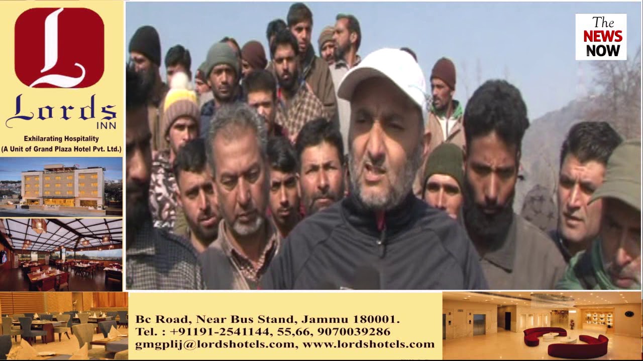 Sand extractors staged protest due to internet blockage at Rajbagh Srinagar