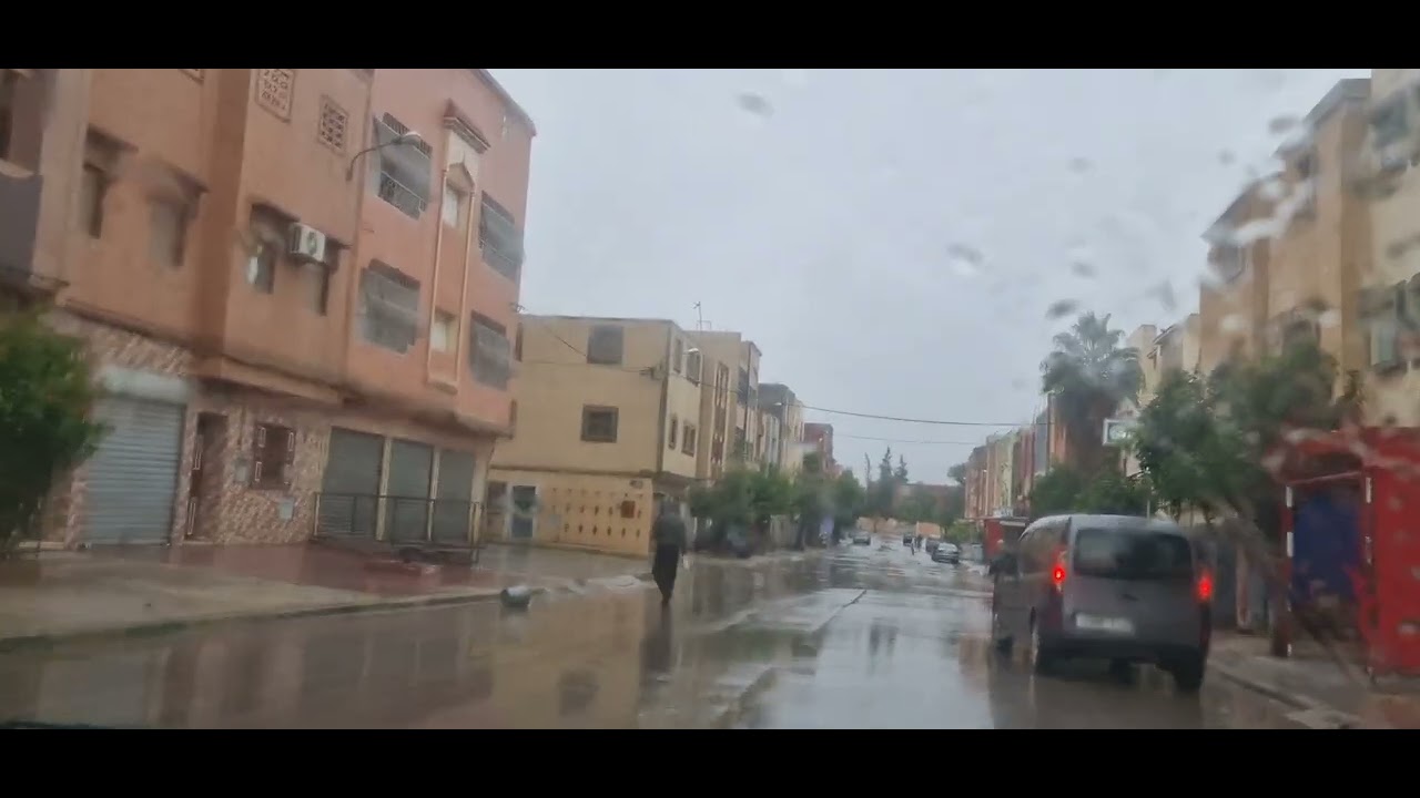 نقاش كروي على الكراغلة مع أحد لاعبي السريع وادي زم سابقا وجولة في مدينة وادي زم 
