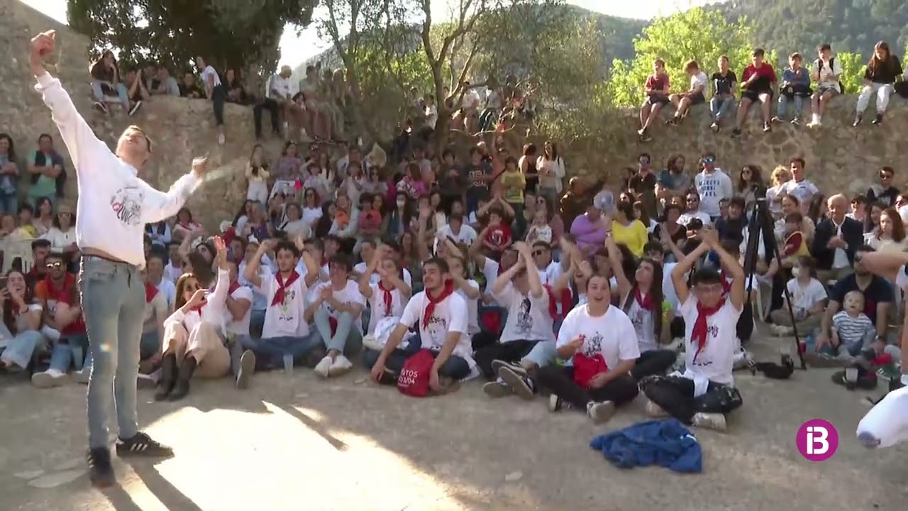 Tres quintades de Campanet coronen el pi a l'ermita de Sant Miquel