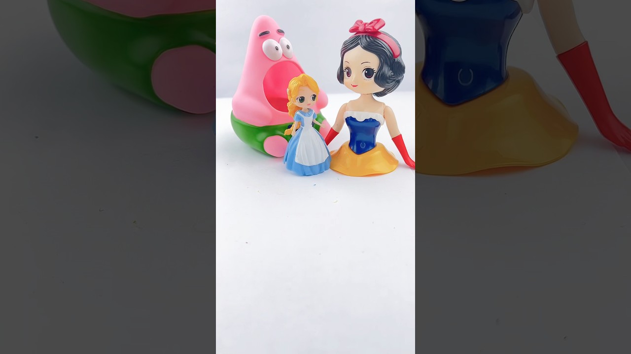 Princess Snow White saves her baby #funny #disney #disneyprincess #toys