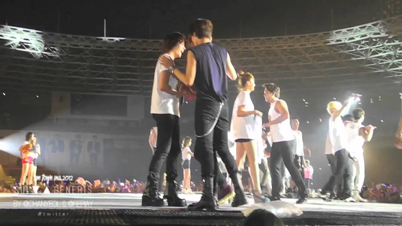 [HD Fancam] 120922 SMTown Jakarta - Ending (exo focused)