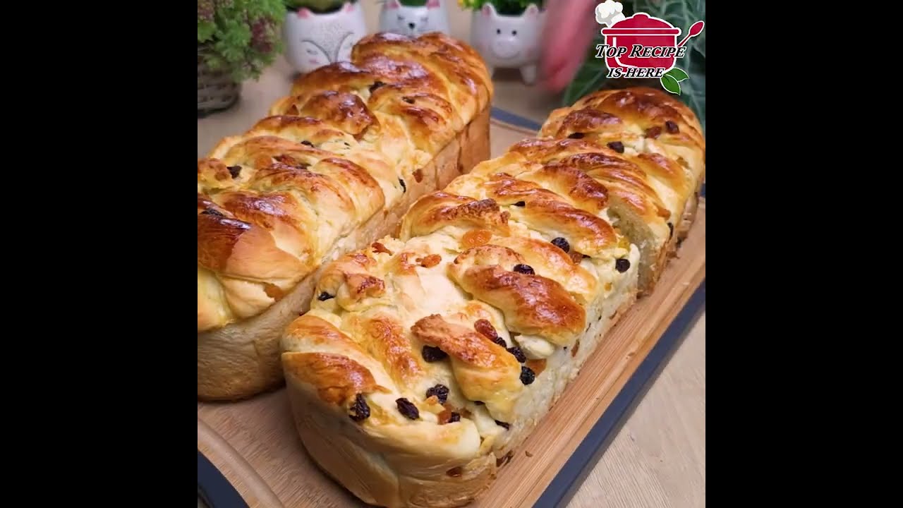 This Christmas bread recipe was taught to me by a famous Italian baker!