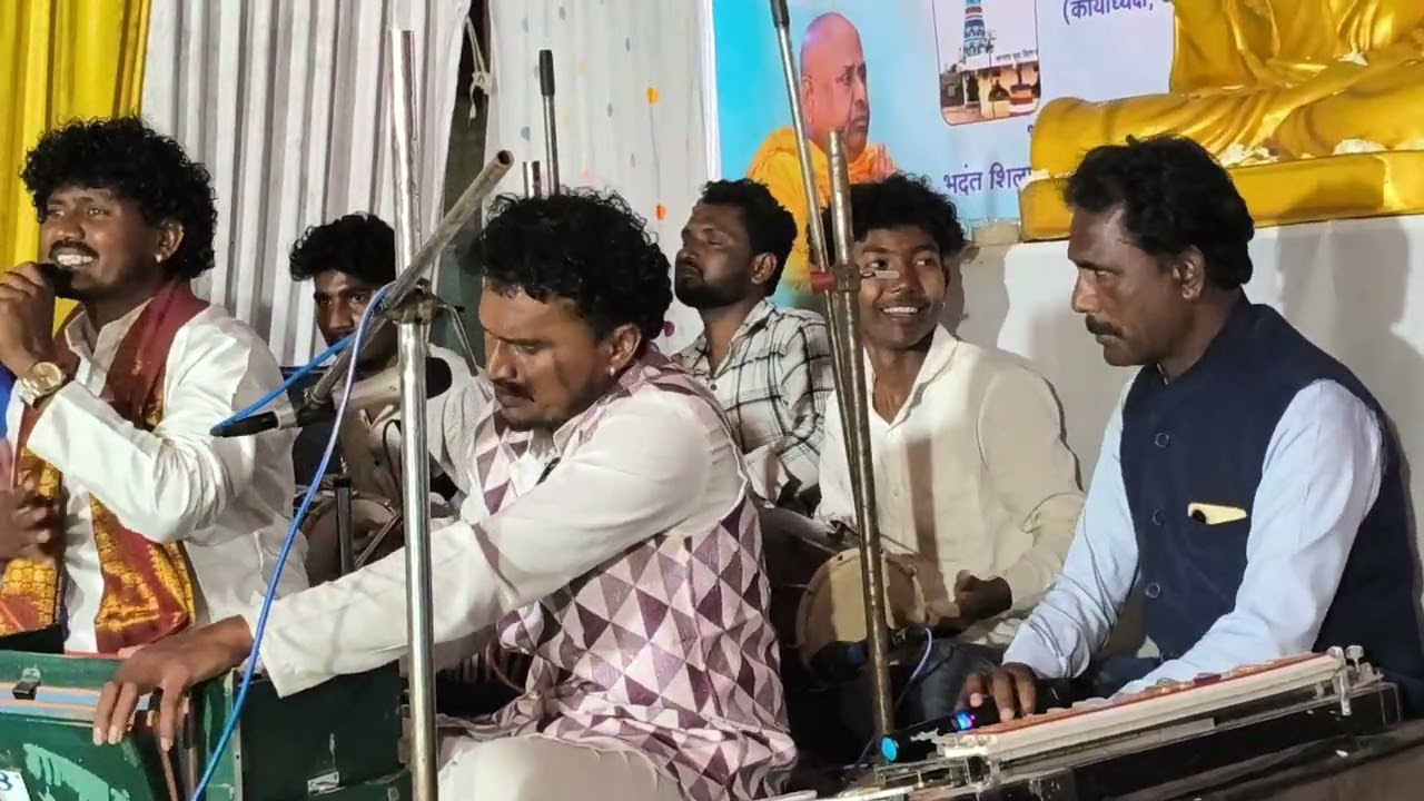 संनपुरी येथील धम्म परीषद गायक देवानंद जगताप              