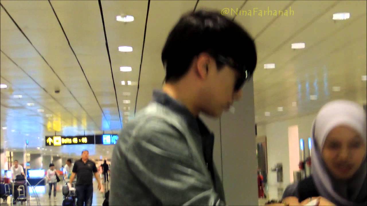 [130509] LUNAFLY Arrival at Changi airport