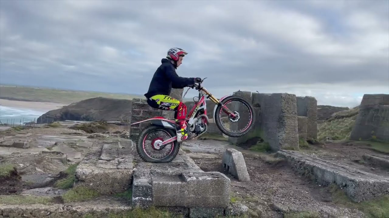 TRAINING AT CLIGGA HEAD WITH TOBY MARTYN AND ALEXZ WIGG. Minecraft on a bike. RAW