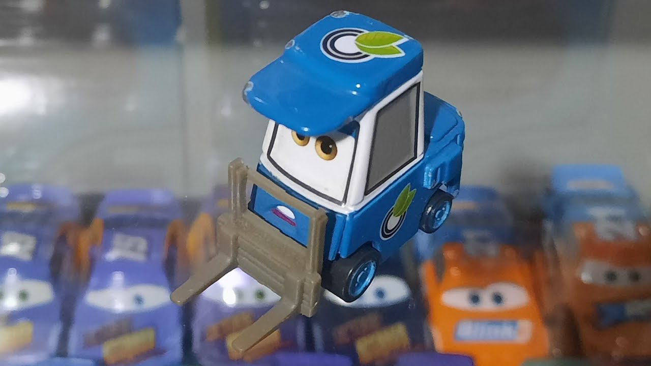 Mattel Disney/Pixar Cars Piccolo Perry (Spare Mint Pitty) Piston Cup Pit Crew Dinoco 400 2008 2009