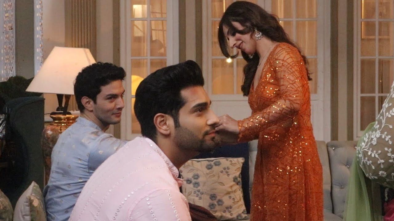 Jamai NO 1 | On Location | Riddhi Ne Apne Bhai Ke Hatho Per Bandhi Rakhi 