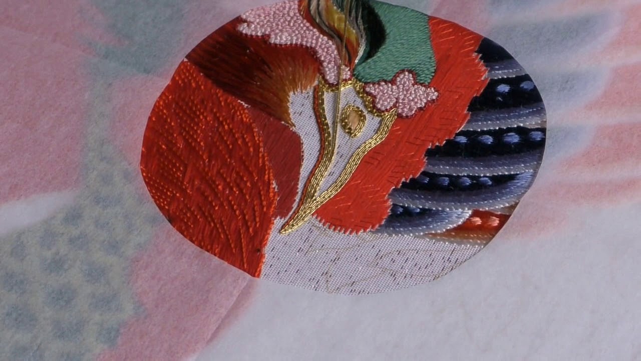 日本刺繍で「鳳凰図」を制作しています