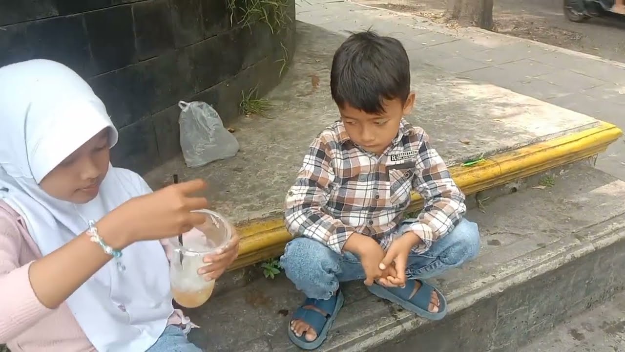 Rasya P*p*s di pinggir jalan