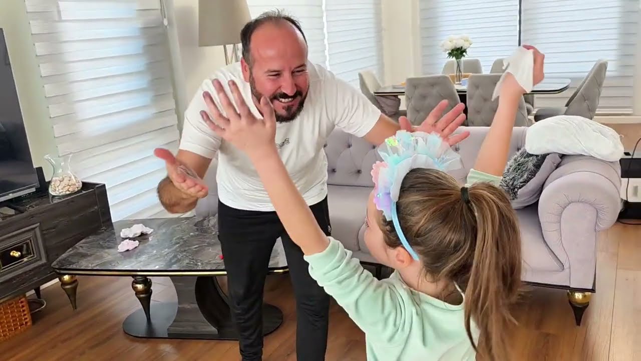 САМАЯ БОЛЬШАЯ ШУТКА СБЫЛАСЬ! МЫ ПОКРАСИЛИ ДОМ В РОЗОВЫЙ ЦВЕТ И СВЕЛИ МОЮ МАМУ С УМА! ВЕСЬ ОСТРОВ ...