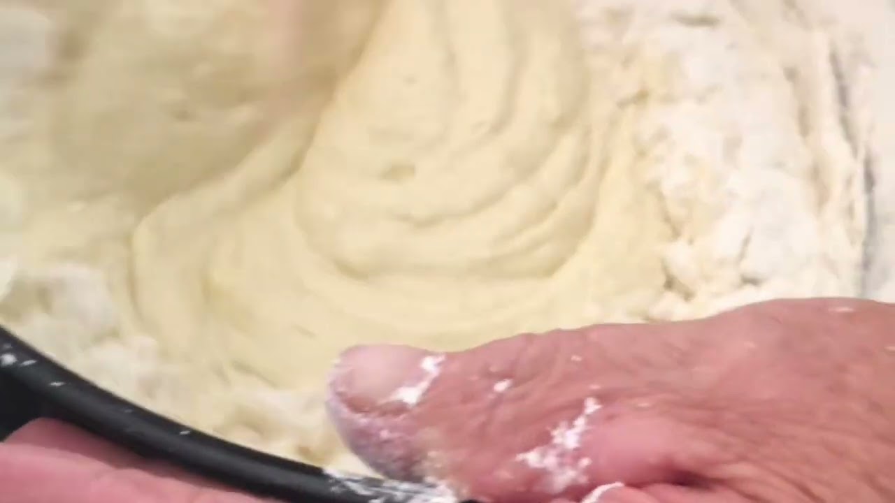 Bolo de coco molhado curta e se inscreva para mais !💗
