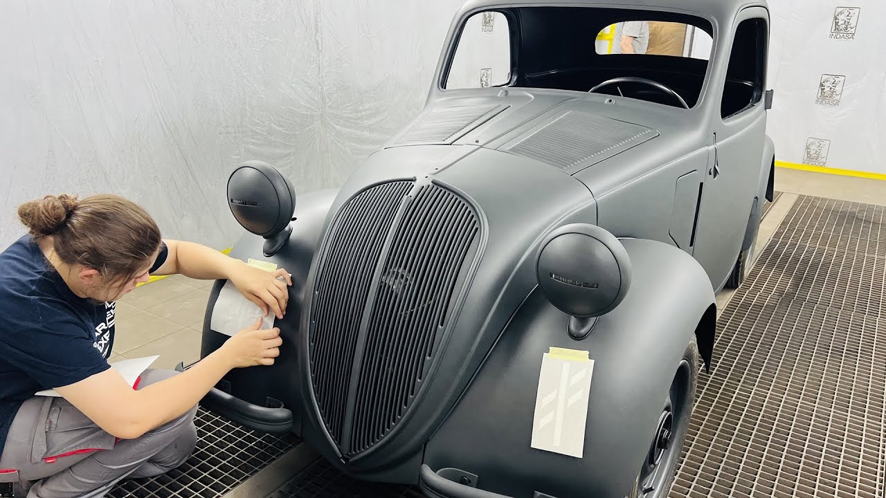 Simca 5 de 1937 recebe pintura militar no Caramulo Experience Center