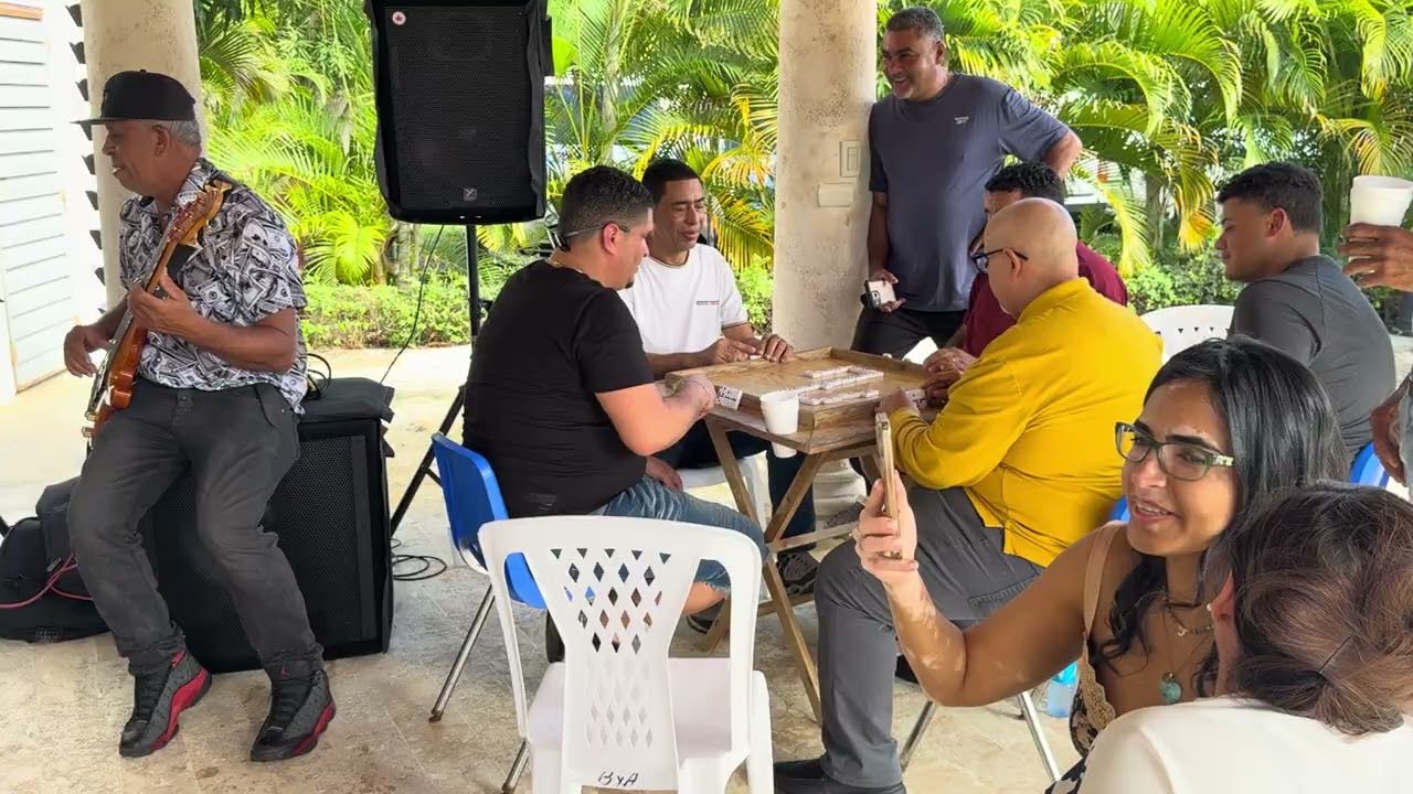 El ministro  accordion y la represa  tipica 