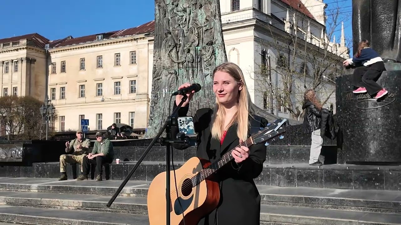 ✨Чарівний голос і гітара Вулична музика у весняному Львові 🎶🌸