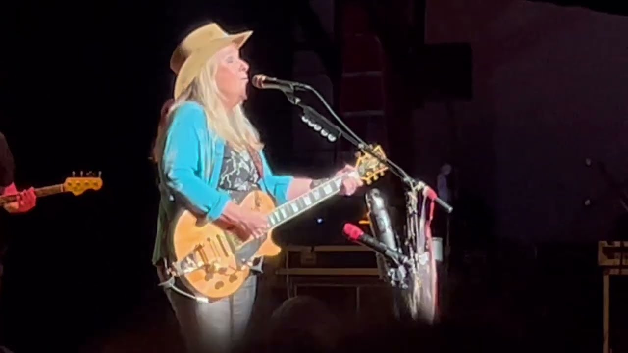 “I Am The Only One” - Melissa Etheridge Live  Harmonica Solo - Ft. Wayne 2025