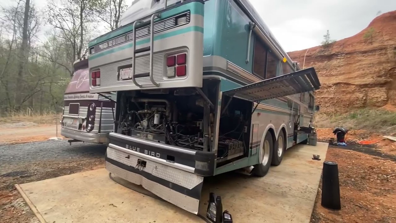 Another Wanderlodge with big issues detroit diesel 8v92TA ddec1.  Possibly dusted engine?