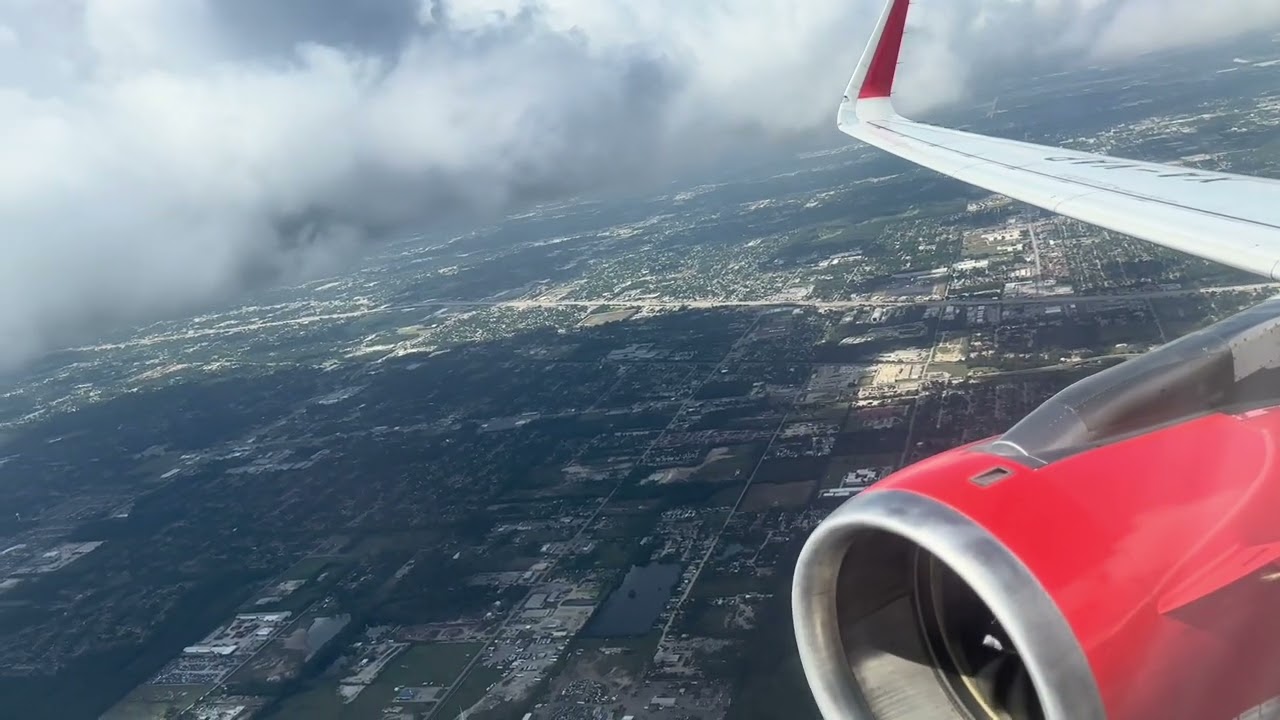 VivaAerobus Airbus A320 screaming out of Houston IAH 😎 