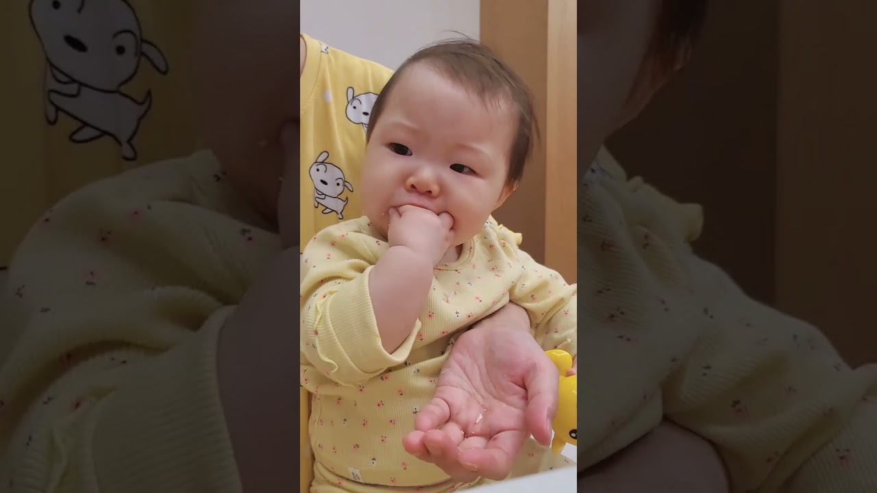 아기 치킨 먹는 영상.. so cute  #koreanbaby #아기먹방 ##cutebabymukbang