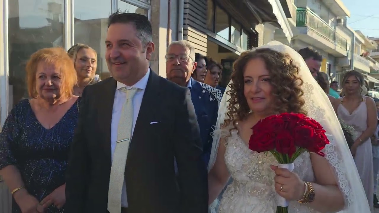 Έθιμο ο γαμπρός να πηγαίνει από το σπίτι της νύφης κ να την παίρνει κ να πηγαίνουν μαζί εκκλησία