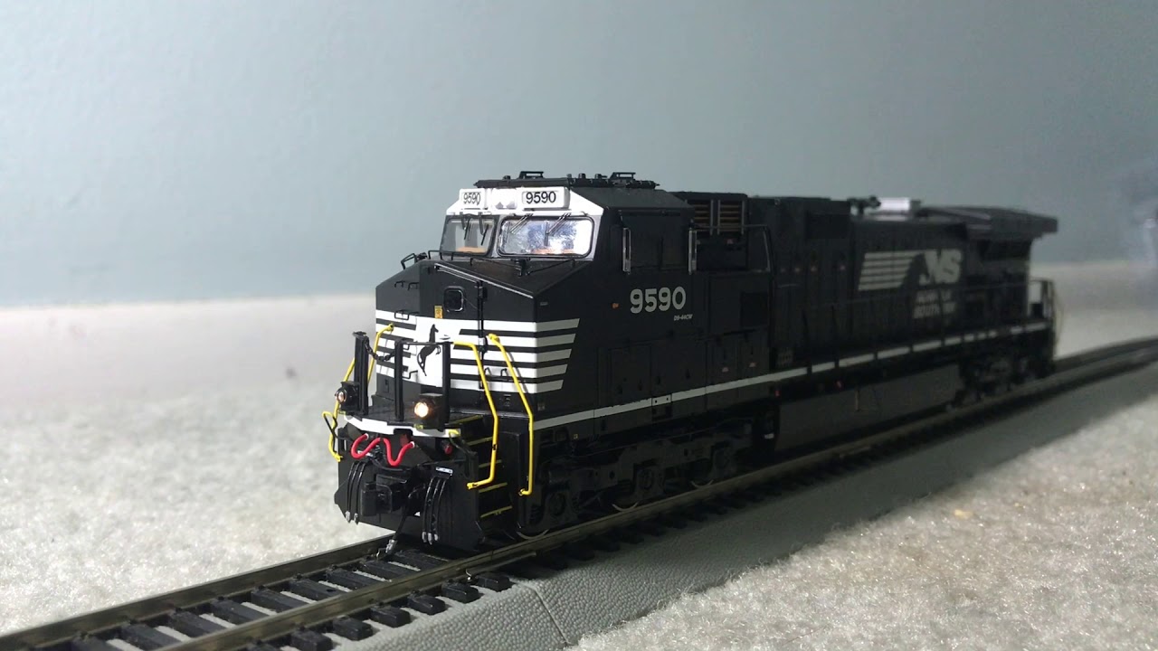 ScaleTrains C44–9W “Dash 9” Review. Bells, Horns, Etc!