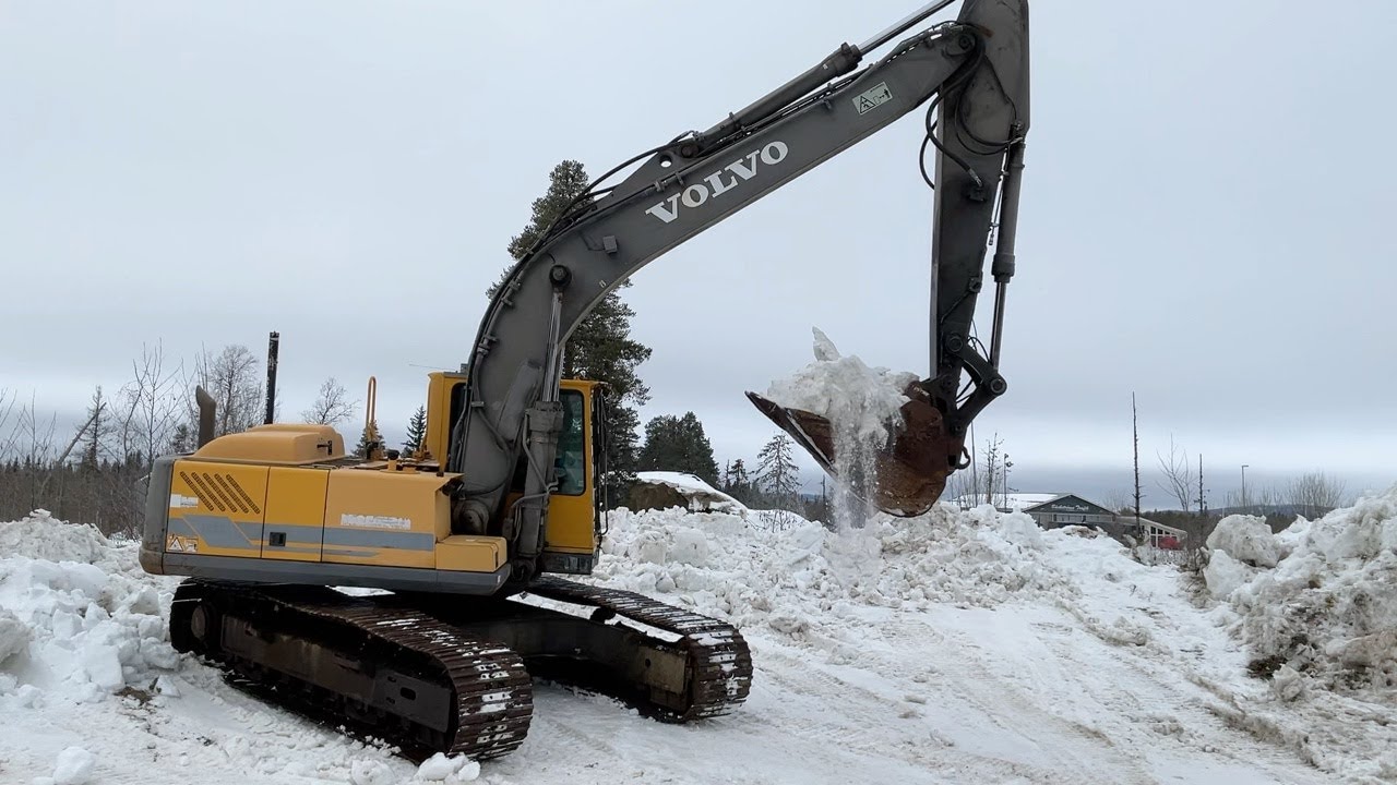Köp Grävmaskin Volvo EC280 med tandskopa på Klaravik