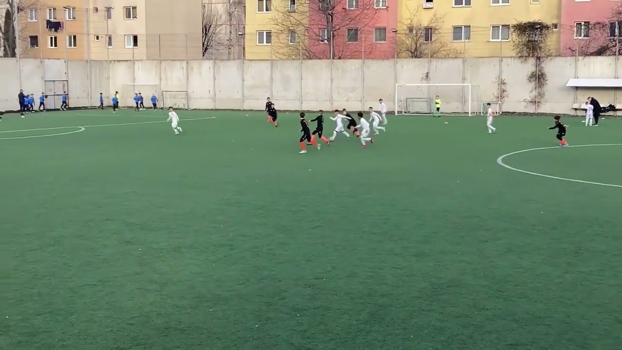 Edi, Academia Hagi 2015