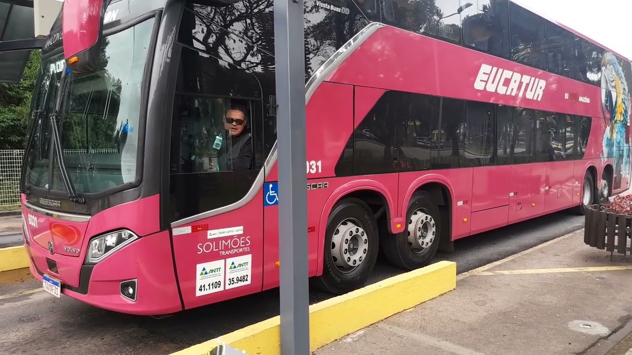 Movimentação de ônibus na rodoviária de Curitiba