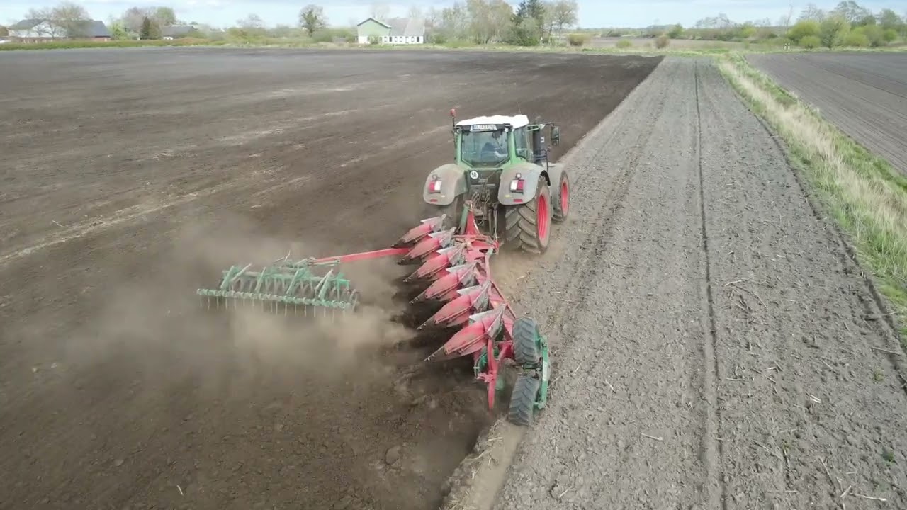 Fendt 826 mit 6 Schar Pflug!