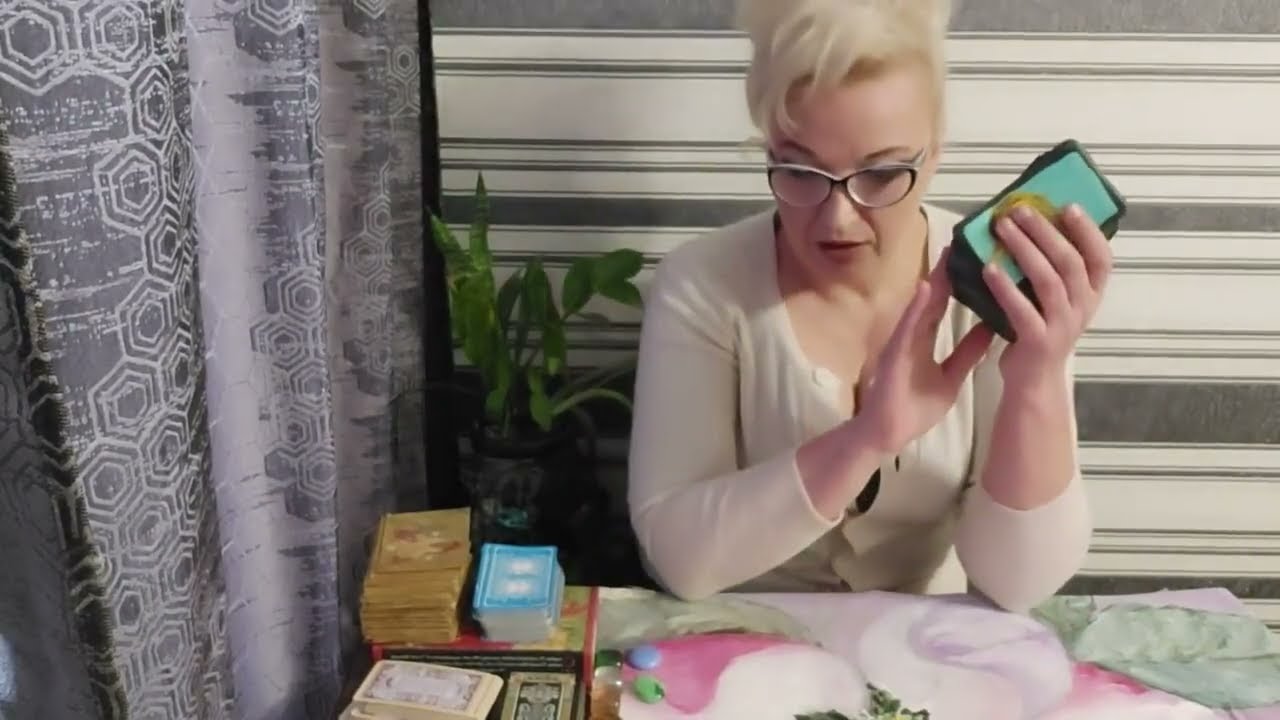 💥 ЧТО ОН ДУМАЕТ О ВАС СЕЙЧАС? 💯 Таро расклад I Гадание онлайн Гадание таро онлайн