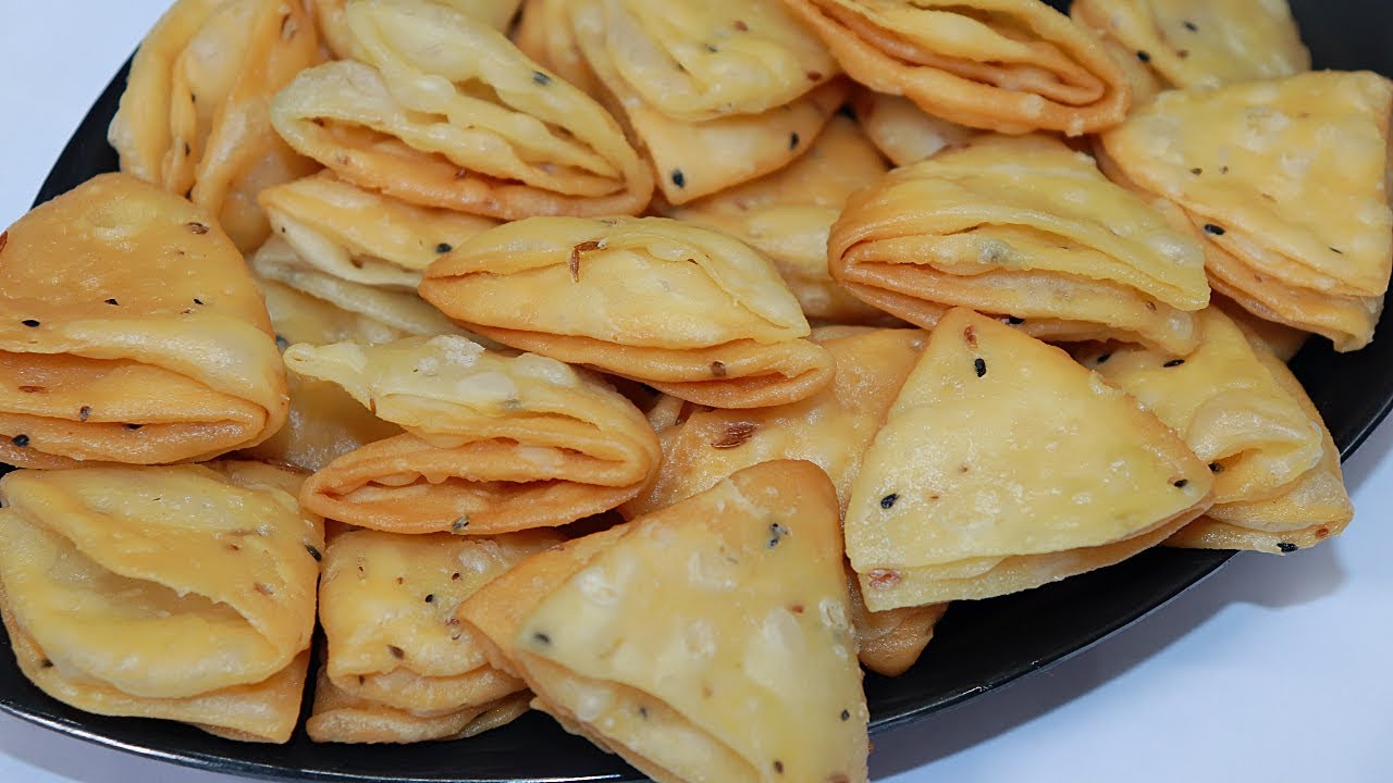 एक बार इस आसान तरीके से खस्ता परतदार नमकपारे को बना कर देखे | Nimki/Mathri Recipe - Tea time Snacks