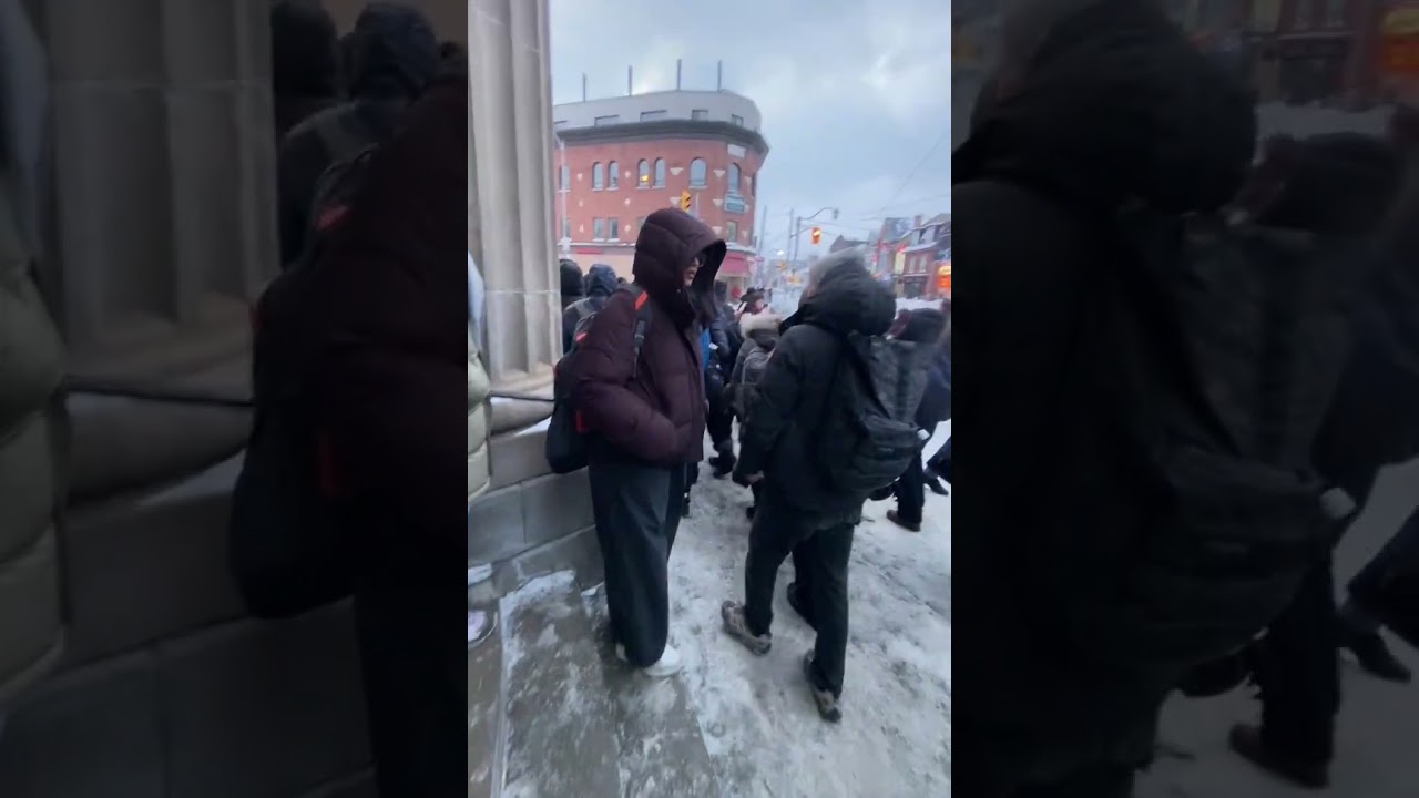 Редкий полярный вихрь в Торонто, Канада.