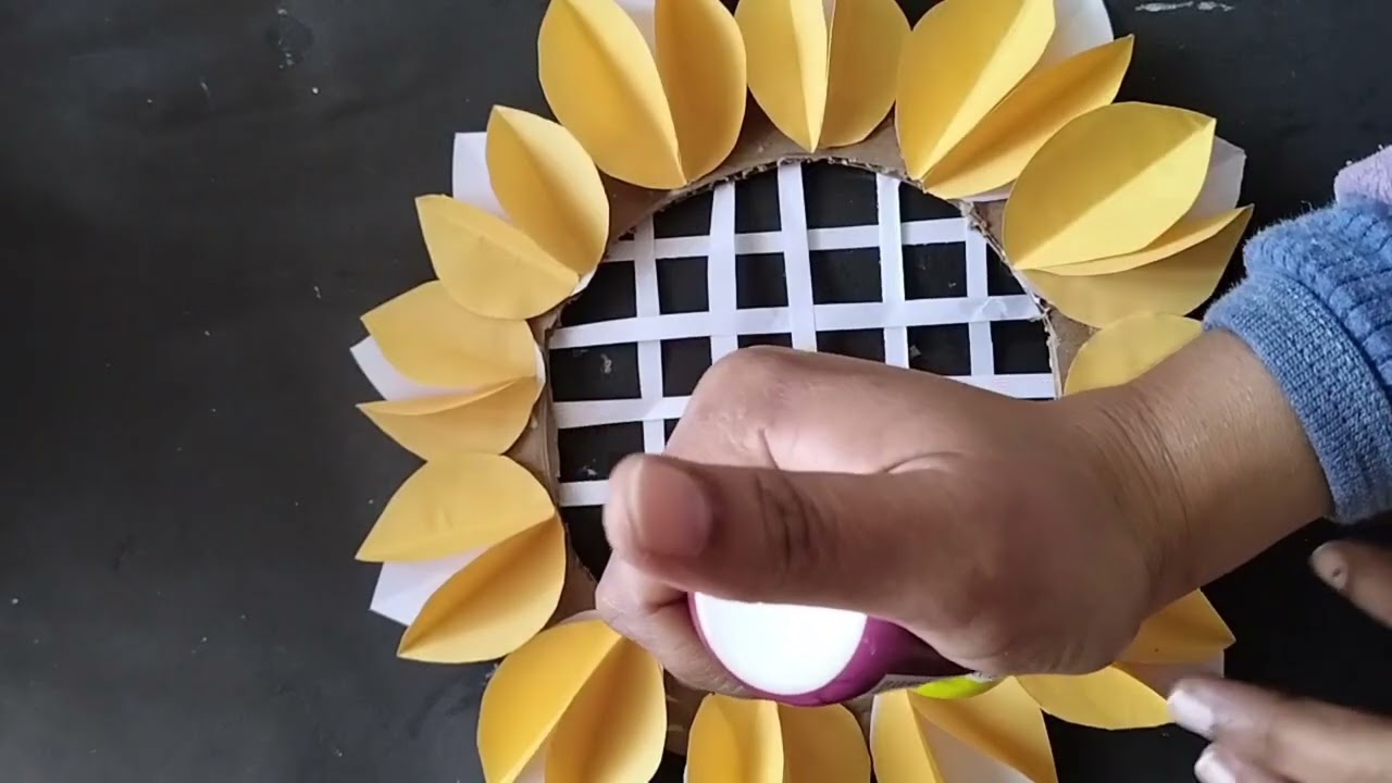 Beautiful wall hanging design Paper ideas  easy design  paper se kaise bnaye Home decor ideas