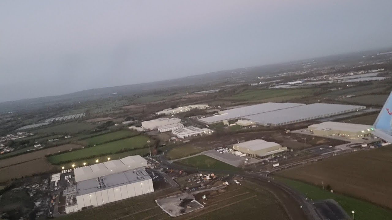TUI Airways Boeing 737-800 take off at Dublin Airport (DUB) New Runway