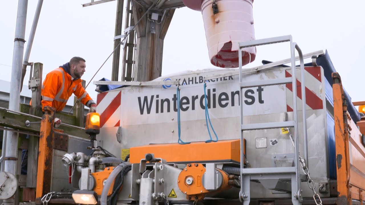 Schwechat: Winterdienst im Einsatz