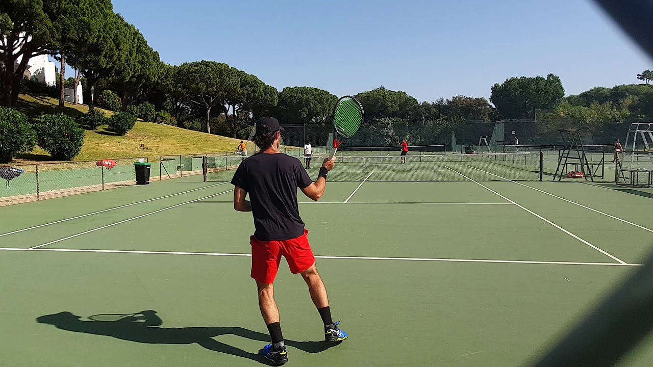 Court level view of Gastão Elias practicing in the Summer of 2020