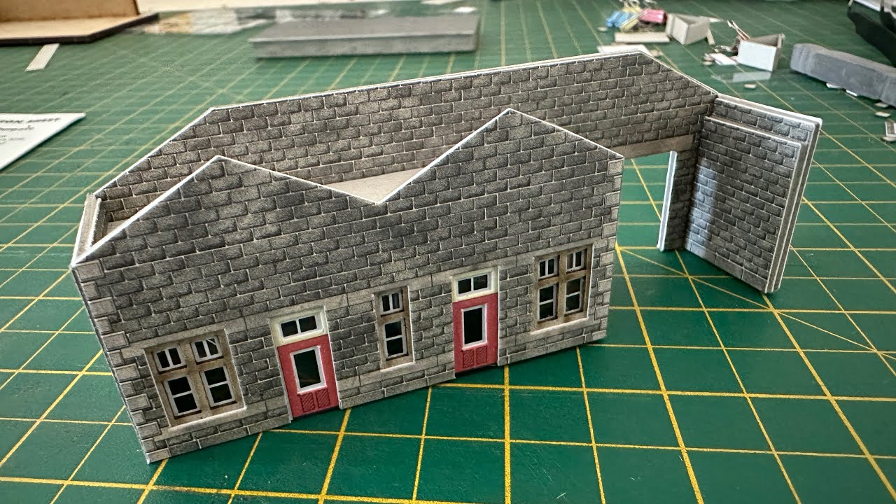 Building a Metcalfe N Gauge Parcels Office Kit