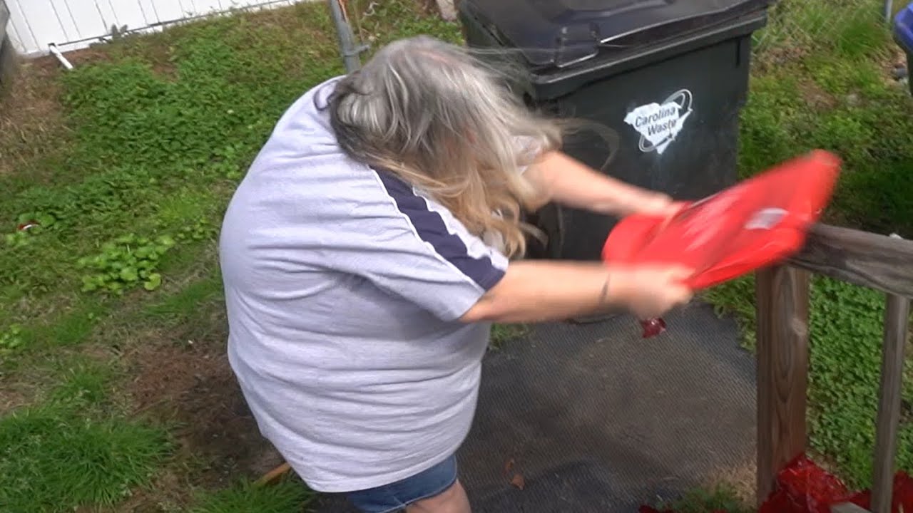 PICKLEBOY IS IN LOVE WITH TINA!