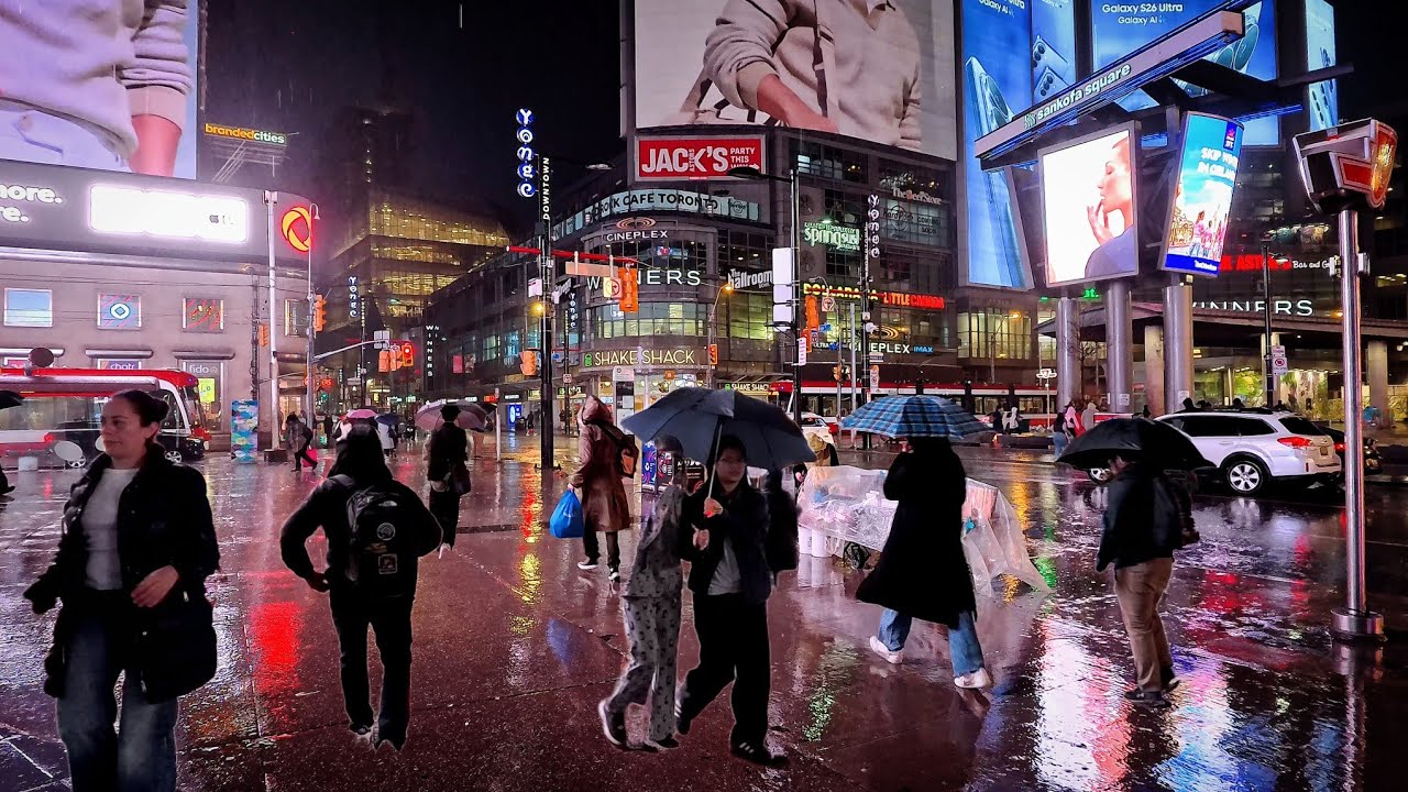 Toronto Yonge Street Dundas Square Rainy Night 2026 | Relaxing 4K City Walk Canada