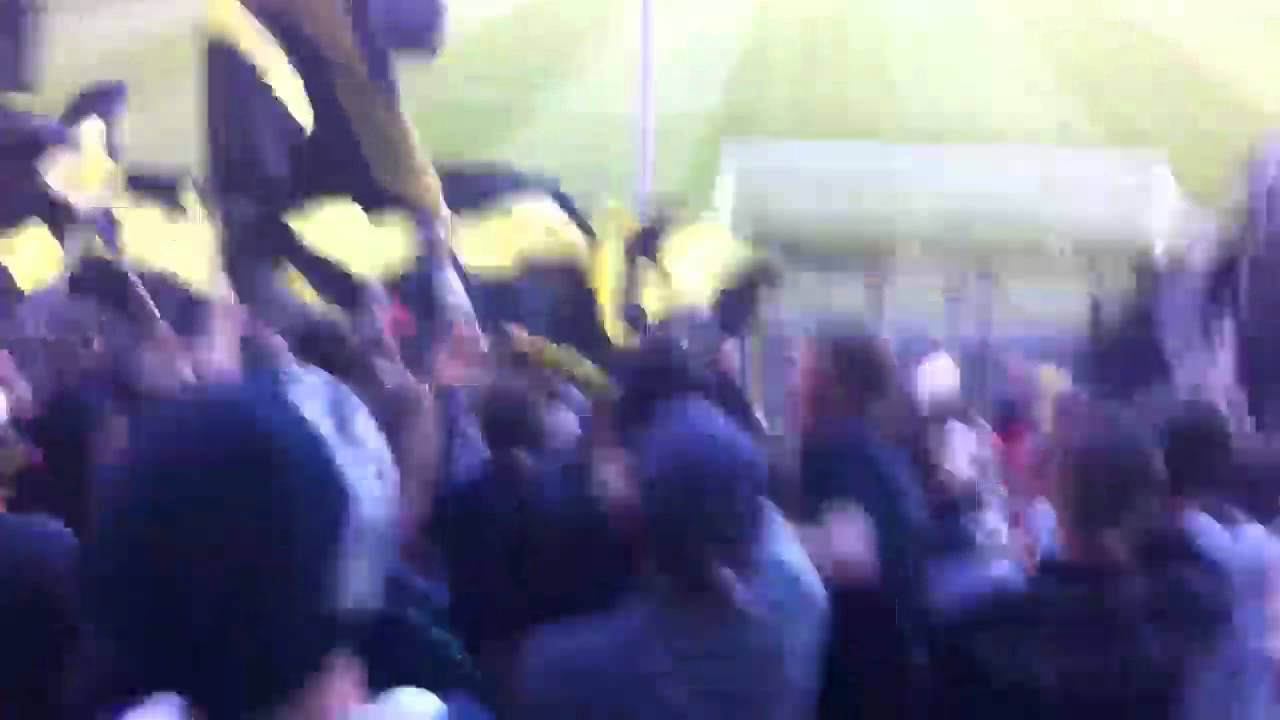AIK-gais Dale Cavese och vågen, 24 maj 2012