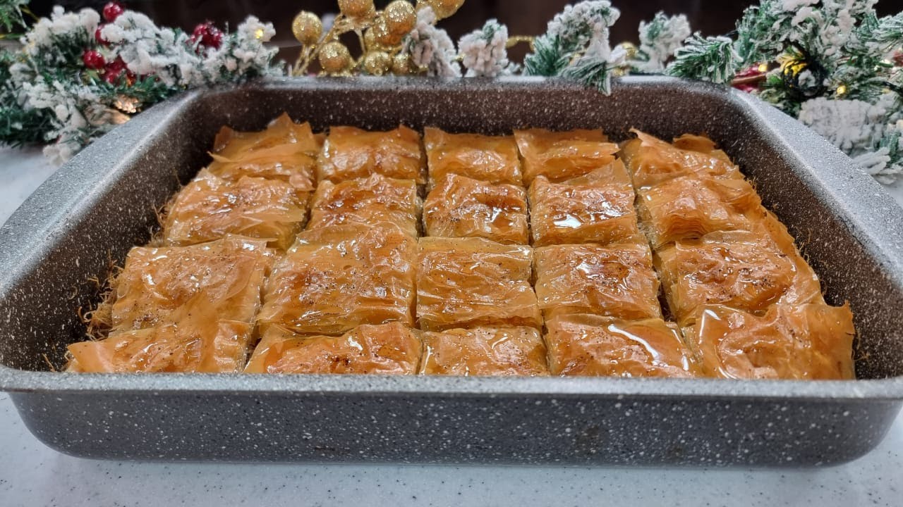 Shije Shtëpie - Bakllava me kadaif, arra dhe tahin hallvasi nga Znj. Vjollca - Tv Klan